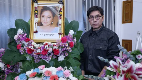 เปิดภาพงานสวดพระอภิธรรม "แม่กุญแจซอล" คืนสุดท้าย "หนึ่ง นึกคิด" ยังอยู่ในความโศกเศร้า