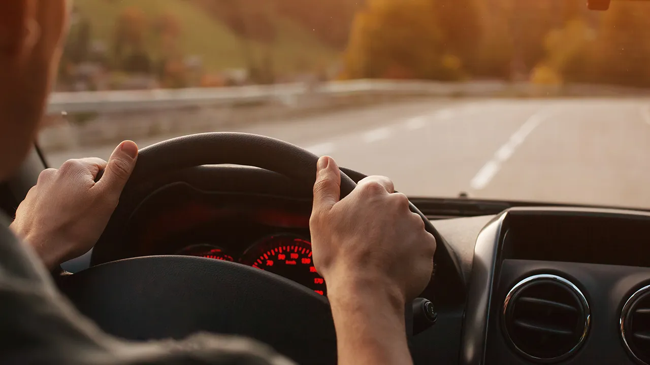 เคยไหมตอนขับรถชอบเห็นแอ่งน้ำกลางถนน แต่พอเข้าไปใกล้ๆ กลับไม่มีน้ำเลยสักหยด