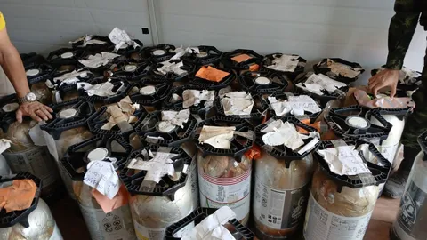 ค้นคอนเทนเนอร์ เจอซุก “เบียร์สด” เต็มตู้ คาดนำส่งสถานบันเทิง ฝั่งเมียนมา