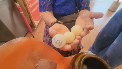 คอหวยส่อง “เลขเด็ด” ยายวัย 86 ล้วงไข่มงคล “หลวงพ่อสมหวัง” ลุ้นงวด 16/3/69