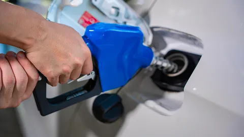 จ่อรับมือค่ากลั่น เพิ่มพรวด 4 บาท "พิพัฒน์" ถกกองทุนนํ้ามัน ถ้าสงครามมีท่าทียืดเยื้อ