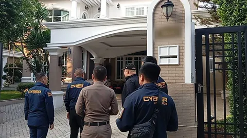 ตำรวจค้นบ้านหรู "พี่ชาย" เลขานักการเมืองท้องถิ่น เอี่ยวคดีหลอกลงทุน-ฟอกเงิน