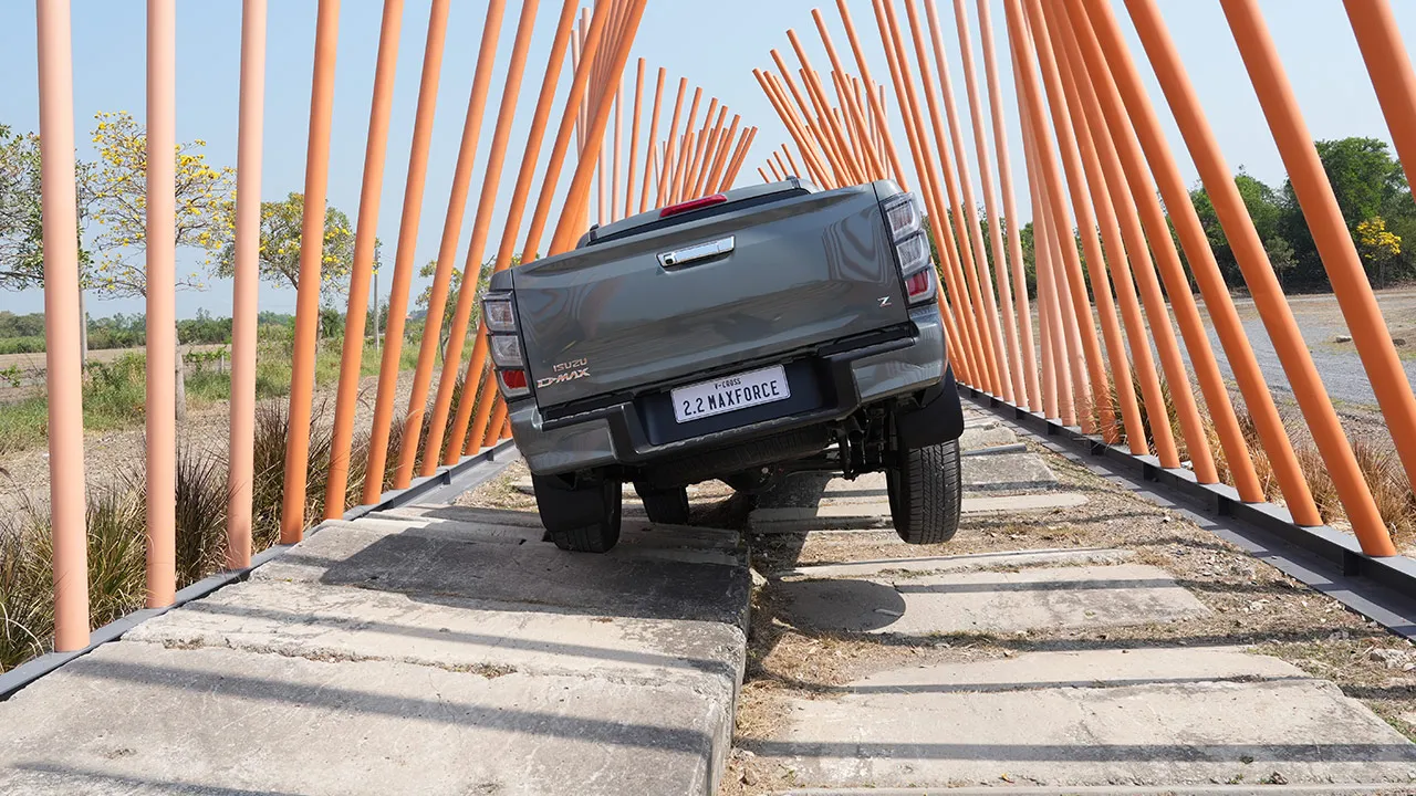 ISUZU V-CROSS 4x4 เครื่องยนต์ 2.2 Ddi MAXFORCE ขับสนุกทั้งออนโรด ออฟโรด