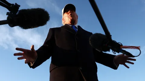 ทรัมป์อ้าง เครื่องบินเติมน้ำมัน 5 ลำ ถูกโจมตีแต่เสียหายเล็กน้อย