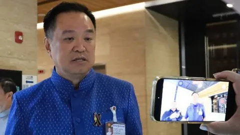 “อนุทิน” ยันไม่รู้จัก “เจ๊เอ๋” ไม่เกี่ยวไฟเขียวใบอนุญาตให้ใบ ป.3 ลูกชาย งงโทรศัพท์หาใคร