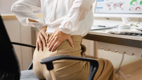 ปวดหลังเรื้อรัง อาจไม่ใช่แค่ "ออฟฟิศซินโดรม" เตือนวัยทำงานระวัง "หมอนรองกระดูกปลิ้น" 