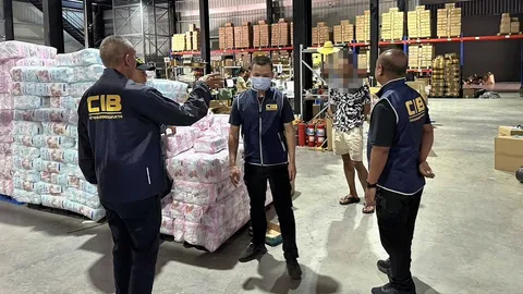 ปคบ. บุกโกดังอาหารสัตว์ ของเถื่อนจีน สาว 29 เจ้าของลักลอบนำเข้า ขายออนไลน์