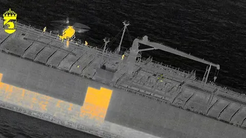 ศาลสวีเดนสั่งฝากขังกัปตัน "เรือเงารัสเซีย" แอบอ้างใช้ธงโคโมโรส ลอบขนส่งน้ำมันฝ่ามาตรการคว่ำบาตร