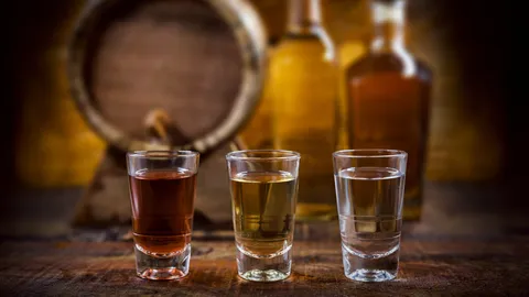 ดริ๊งค์แล้วติดใจ อยากเป็นผู้ผลิต “สุราชุมชน” ต้องไม่ลืมขอใบอนุญาตจากกรมสรรพสามิต