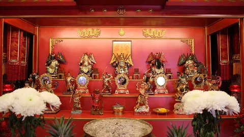 ไปวัดหงส์ต้องรู้ 8 พิกัด "วิหาร 5 แม่ทัพสวรรค์" พร้อมวิธีไหว้ ขอพรให้สมหวัง