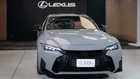 เลกซัส ประเทศไทย เผยโฉม LEXUS IS300h F Sport หน้าใหม่ หล่อสปอร์ตกว่าเดิม