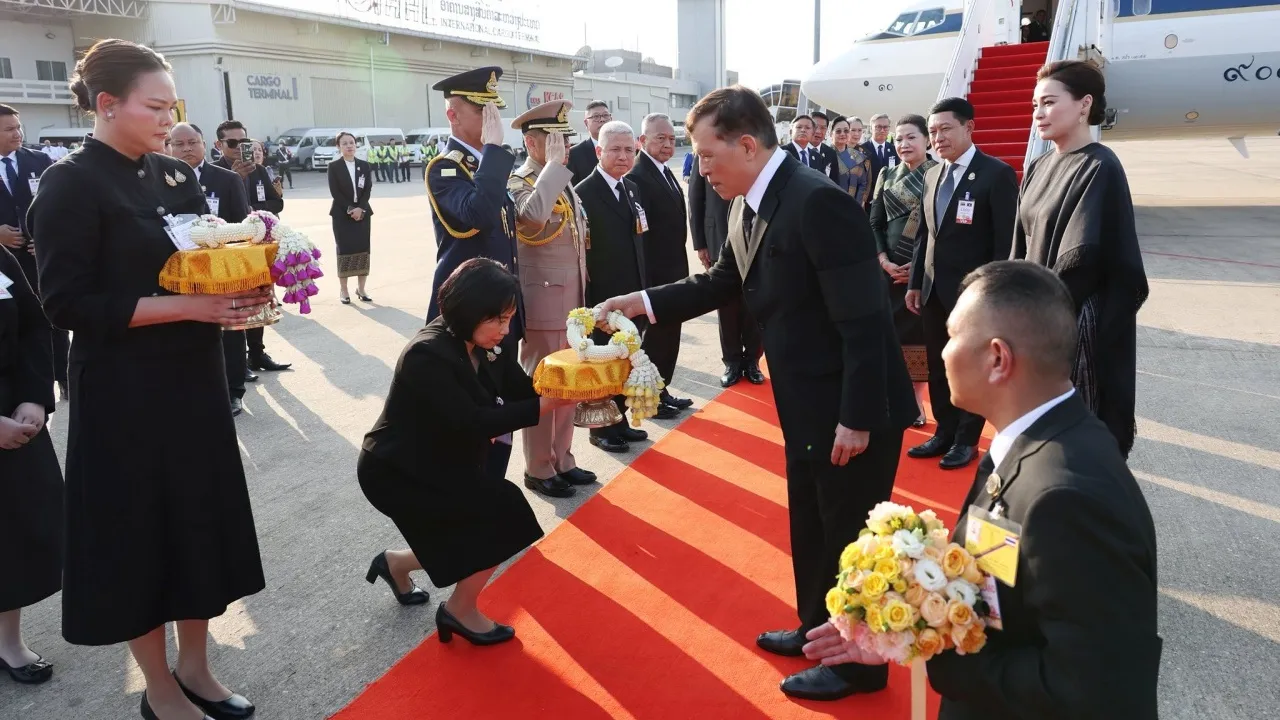 ในหลวง-พระราชินี เสด็จฯ เยือนสาธารณรัฐประชาธิปไตยประชาชนลาวอย่างเป็นทางการ