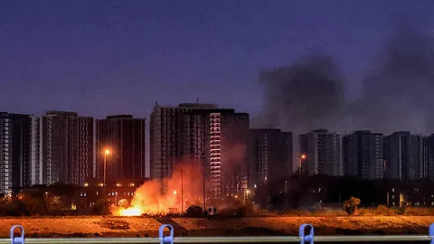 โจมตียูเออี 3 จุด ถล่มบ่อน้ำมันยักษ์ อิหร่านสู้เดือด บึมท่าเรือใหญ่ "สนามบินดูไบ"