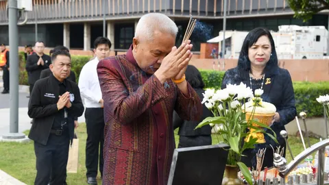 “โสภณ” สักการะศาลพระสยามเทวาธิราชฯ-อนุสาวรีย์ ร.7 ก่อนปฏิบัติหน้าที่ 