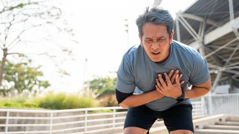 เช็กสัญญาณอันตราย "หัวใจวายเฉียบพลัน" ขณะออกกำลังกาย Golden Time 4 นาทีที่ต้องรอด