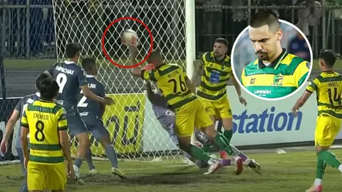 ทำไม “นักเตะต่างชาติ” ทำประตู “บุรีรัมย์” ด้วยมือ-ผู้ตัดสินให้ประตู แต่สุดท้ายขอปฏิเสธเอง (คลิป)