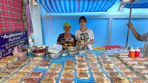 แม่ค้าตรึงราคาข้าวกล่อง 10 บาท หน้าโรงเรียน แม้ต้นทุนพุ่ง หวังช่วยเด็ก ผู้ปกครอง