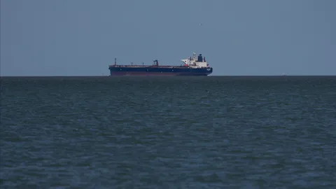 ขุนคลังสหรัฐฯ เผย อาจผ่อนคลายคว่ำบาตรน้ำมันอิหร่าน หลังราคาพุ่ง