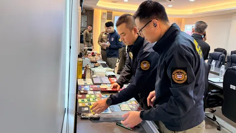 บุกทลายรังจีนเทา "แก๊งคอลเซนเตอร์" หลอกตุ๋นเหยื่อ ยึดทรัพย์สินรวม 14 ล้านบาท