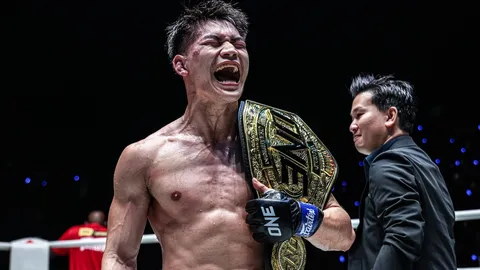 แรมโบ้เล็ก เล่าวินาทีก่อนโค่น นาบิล กระชากเข็มขัดแชมป์โลก ONE มวยไทยสำเร็จ