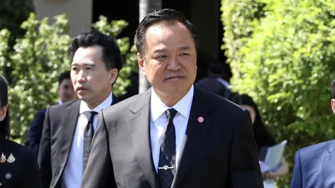 นายกฯ เข้มน้ำมัน เอาผิด "คนกักตุน" ให้ "พิพัฒน์" ดูแล ค้น บ.ที่อ่างทอง พบขายเกินราคา