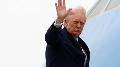 ทรัมป์ประกาศส่งเจ้าหน้าที่ ICE ช่วยคุ้มกันสนามบินในวันจันทร์นี้