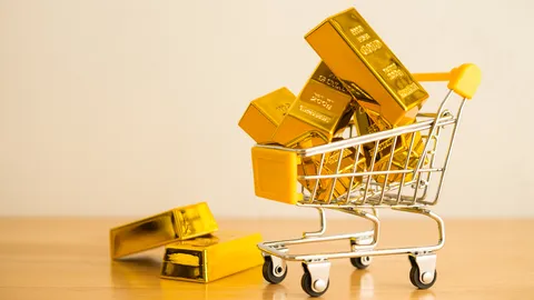 ราคาทองผันผวนหนัก เปิดคู่มือ "ขายทอง" ปี 2569 ต้องใช้อะไรบ้าง หักค่าอะไร เสียภาษีไหม?