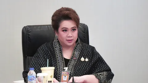 รัฐบาล ถกสื่อเรื่องแนวทางสื่อสาร ยันน้ำมันสำรองเพียงพอ จ่อรณรงค์ประหยัดพลังงาน