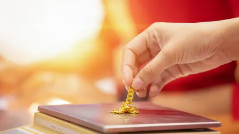 ดูให้ชัดก่อนโดนหลอก 7 วิธีเช็กทองแท้-ทองปลอม ด้วยตัวเอง ไม่ต้องไปร้าน