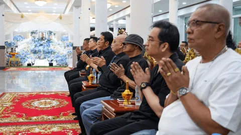 บรรยากาศสวดพระอภิธรรม เหน่ง เหม่งจ๋าย คืนที่ 5 นาย เดอะคอมเมเดี้ยน เป็นเจ้าภาพ