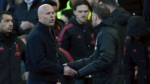 3 ทีมใหญ่ติดโผ เปิด 5 ตัวเต็งกุนซือพรีเมียร์ลีกพ้นตำแหน่งคนต่อไป หลังจบนัดล่าสุด