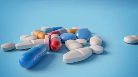 สธ.กางแผนรับมือยาแพง-สกัดยาขาด เสริมทัพนำเข้า ปรับแผนจ่ายยาเหลือ 1-2 เดือน