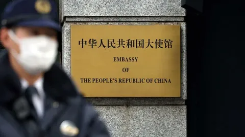 จีนประท้วงญี่ปุ่น ชายอ้างเป็นทหารบุกรุกสถานทูตในโตเกียว ขู่ฆ่าเจ้าหน้าที่