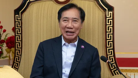 “โภคิน”  นำ กก.บห. ยื่นหนังสือลาออกพรรคไทยสร้างไทย เซ่นปม “ชัชวาล” แหกมติพรรค