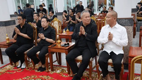 ภาพงานสวดพระอภิธรรม เหน่ง เหม่งจ๋าย คืนสุดท้าย หม่ำ จ๊กมก เป็นเจ้าภาพ