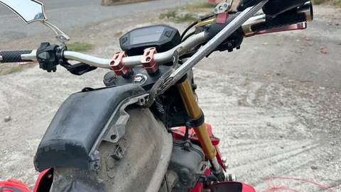 ส่องเลขเด็ด สาวตกใจเกือบขิต ลูกงูเห่าเลื้อยพันมือระหว่างขี่มอเตอร์ไซค์ไปทำงาน