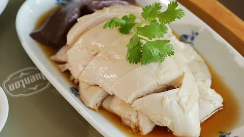 รีวิว "ข้าวมันไก่มณเฑียร" สูตรลับเฉพาะ 50 ปี ความอร่อยระดับมิชลิน คิวแน่นตลอดกาล