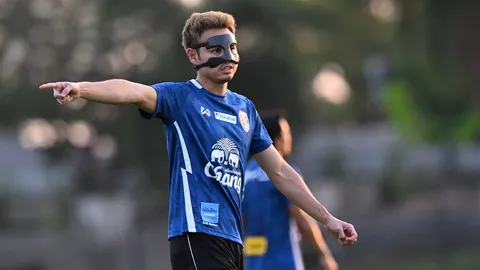 "ธีราทร" เปิดใจครั้งแรก ติดทีมชาติไทยแม้เจ็บจมูก เผยปัญหาก่อนนัดชี้ชะตาเอเชียนคัพ (คลิป)