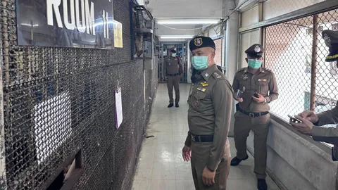 รอง จตช. มาเอง ลุยตรวจห้องกัก ตม.สวนพลู ยันไม่พบห้อง VIP กำชับเข้มยึดมั่นอุดมคติตำรวจ