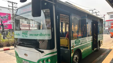 น้ำมันแพง-หาเติมยาก "เทศบาลเชียงราย" จัด "รถโค้ชไฟฟ้า" ให้นั่งฟรีตลอดทั้งวัน