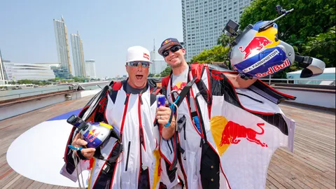 การบินวิงสูทครั้งแรกน่านฟ้ากรุงเทพฯ  ไมล์ส ไดเชอร์ ร่อนกลางอากาศด้วยความเร็ว 260 กม./ชม.