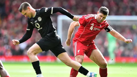 ผลบอลเมื่อคืน ตำนาน ลิเวอร์พูล โดน ตำนานดอร์ทมุนด์ ไล่เจ๊าท้ายเกม