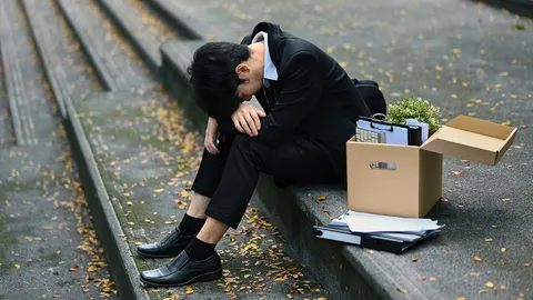 10 สัญญาณเตือน "ใกล้ตกงาน" สายงานเสี่ยงตกงานสูงสุดในปี 2569