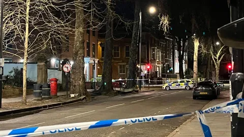 รถพุ่งชนคนเดินถนนบาดเจ็บหลายรายในเมืองเดอร์บี ตำรวจจับผู้ต้องสงสัย