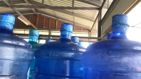 สุรินทร์ โรงผลิตน้ำดื่ม แบกต้นทุนน้ำมันไม่ไหว จ่อขึ้นราคา 15 บาท วอนภาครัฐเร่งแก้ปัญหา