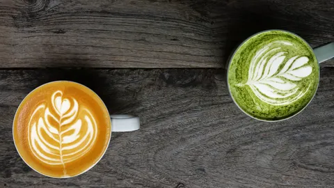 เปิดลิสต์เครื่องดื่มคาเฟอีนสูง-ต่ำ กาแฟแก้วโปรดเทียบชามัทฉะ อันไหนคาเฟอีนเยอะกว่ากัน?