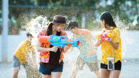 ประกาศความยิ่งใหญ่สงกรานต์สีลม ชวนแต่งไทยใส่สไบเล่นน้ำ ขบวนพาเหรด อวดโฉม LGBTQ+ ทั่วโลก