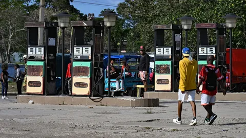 "ทรัมป์" กลับลำ ยอมไฟเขียวเรือน้ำมันรัสเซียฝ่าด่านปิดล้อมเข้าคิวบา