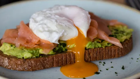 5 เมนูไข่แคลอรีต่ำ ช่วยลดน้ำหนัก อิ่มนาน โปรตีนสูง ทำง่ายได้ทุกเช้า