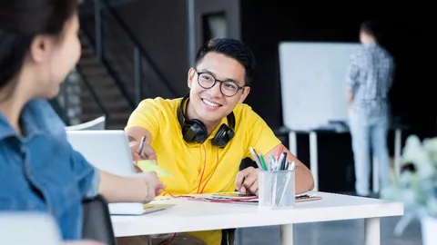 7 วิธีดูว่าเขาชอบเราไหม เช็กง่ายๆ จากภาษากาย ฟ้องชัดว่ามีใจ